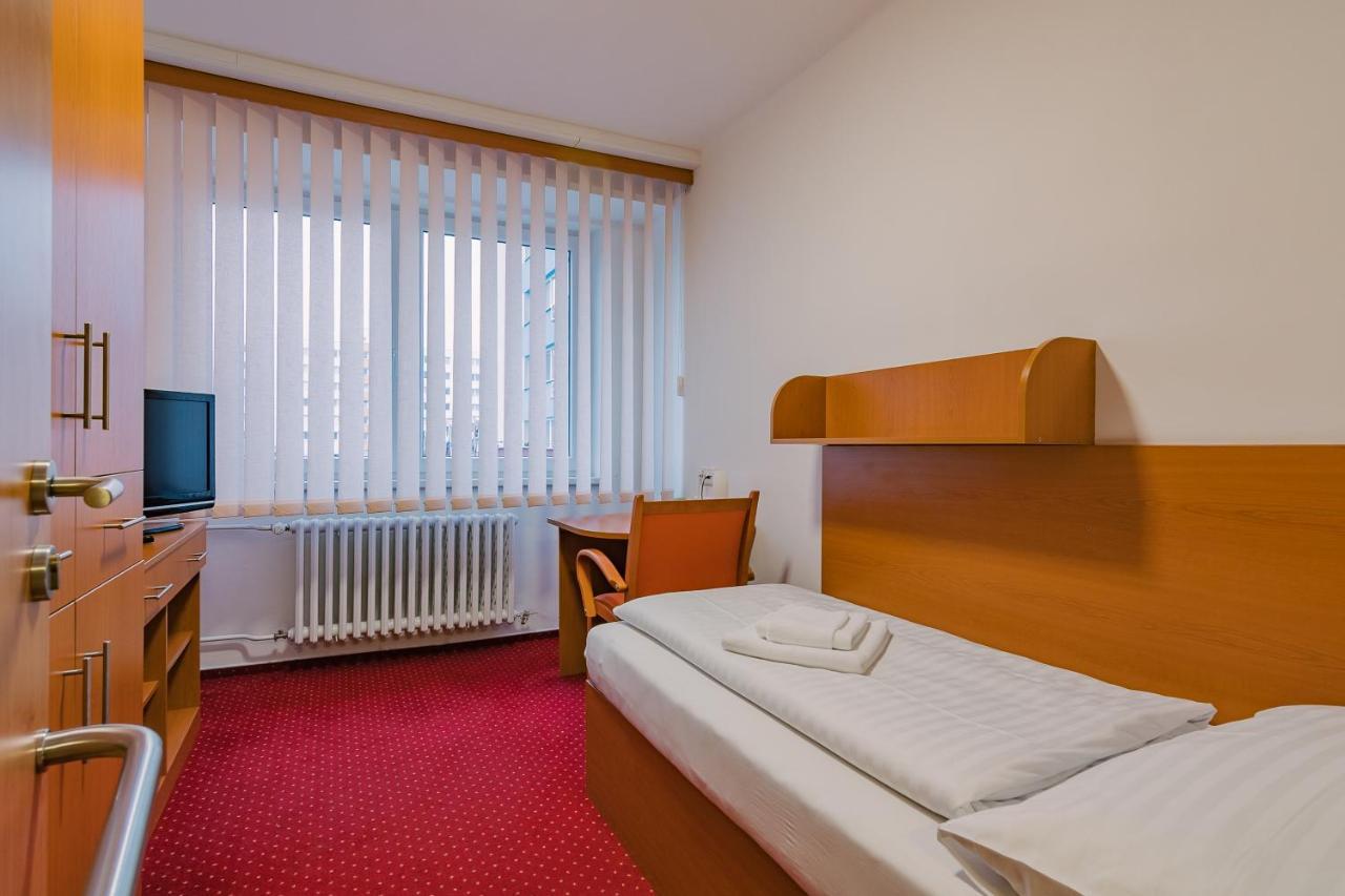 Hotel Garni Vsb Острава Екстер'єр фото